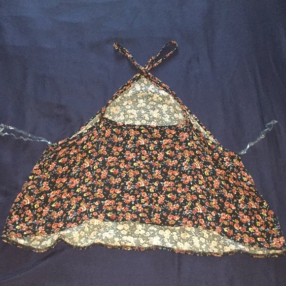 AEO 🦅 Halter style crop top - Picture 3 of 4